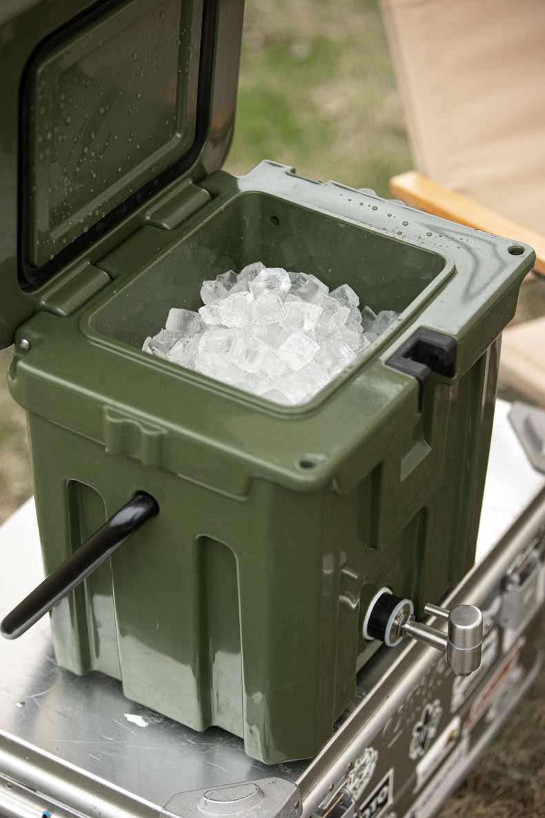 2 5 Gallon Insulation Cooler Details 2