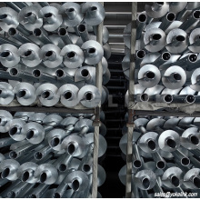 Földcsavaros, kerek tengelyű csavarvonalú cölöpök elektromos vezetékekhez