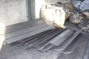 Ordinary graphite electrode fragments