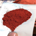 Czerwony ceramiczny proszek tlenku żelaza