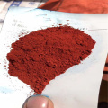 Poudre de couleur en céramique rouge d&#39;oxyde de fer