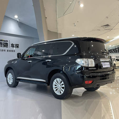 Nissan Patrol 2018 4,0L Бензиновый двигатель середина