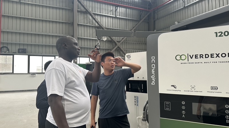 Nigerian businessmen visit Sennan Electric for inspection and exchange, exploring new opportunities for cooperation in new energy charging in Africa