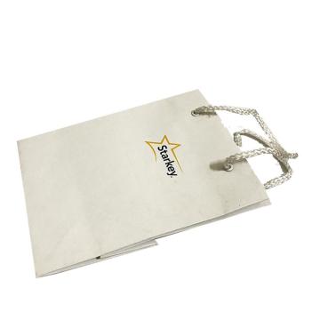 Saco de papel branco com alça