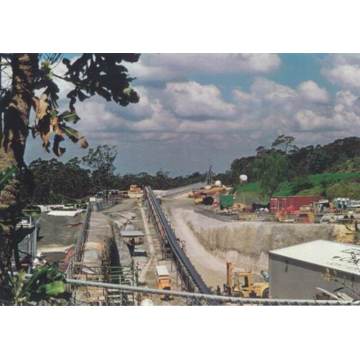 Belt Conveyor untuk Benjolan Tanah