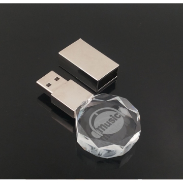USB -привод белого стекла.