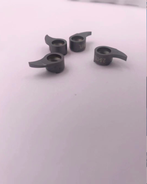 Plaquettes carbure pour le rainurage