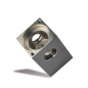 Elaborazione del tornio CNC per hardware in lega di alluminio automobilistico e modifica di anodizzazione dell'auto