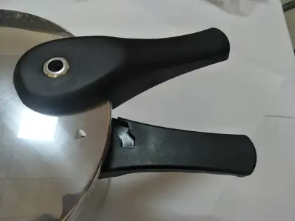 High-Quality 5.7L Commercial Pressure Cooker - Mirror Polished Kitchenware 20CM