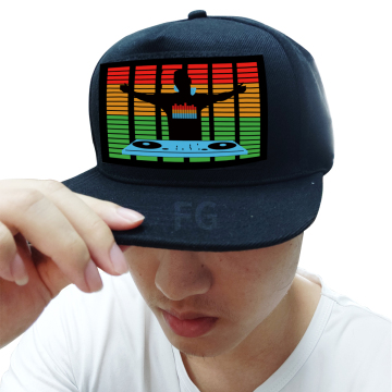 Memimpin topi baseball pria yang memamerkan untuk pesta