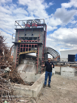 waste iron steel guillotine gantry shear machine