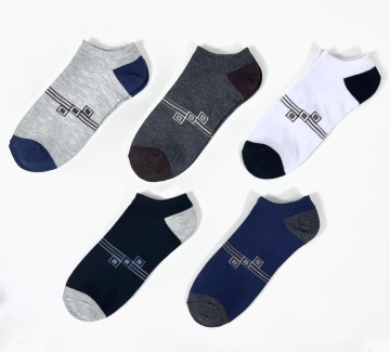 Custom-made cheap sports socks for men