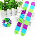 Braccialetti a schiocco all&#39;ingrosso Braccialetti Spiky Silicone Slap band