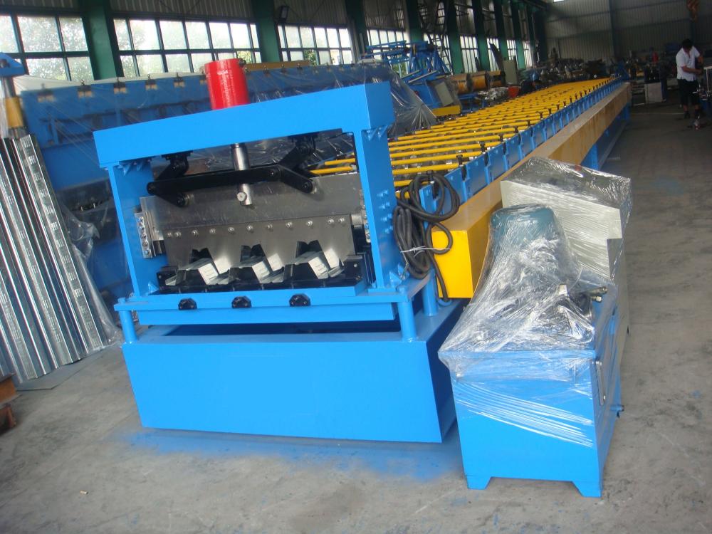 Automatic floor tile making machine