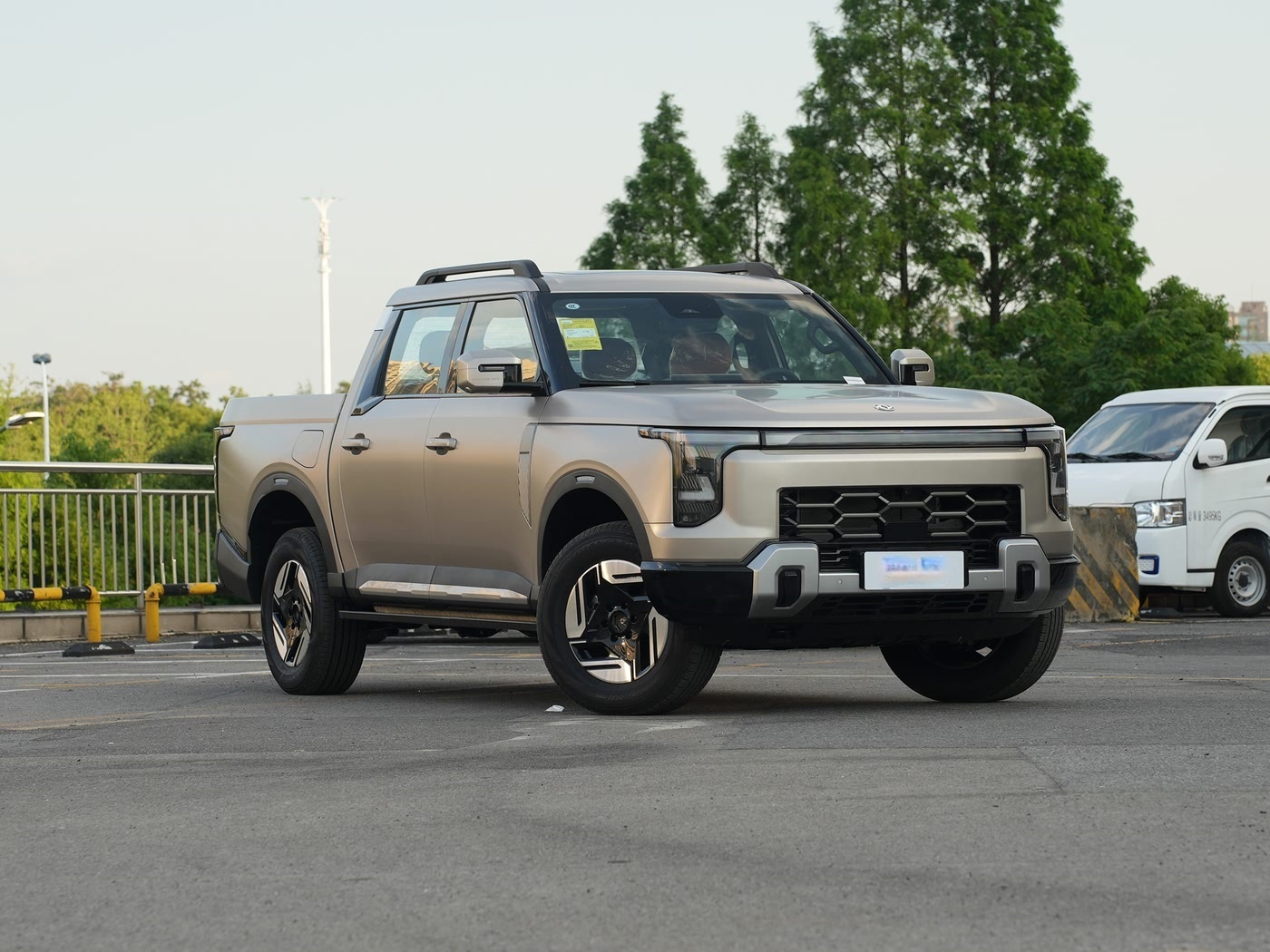 2025 Dongfeng Nissan Z9 Electric Vehicle: PHEV System, 2.0T Engine