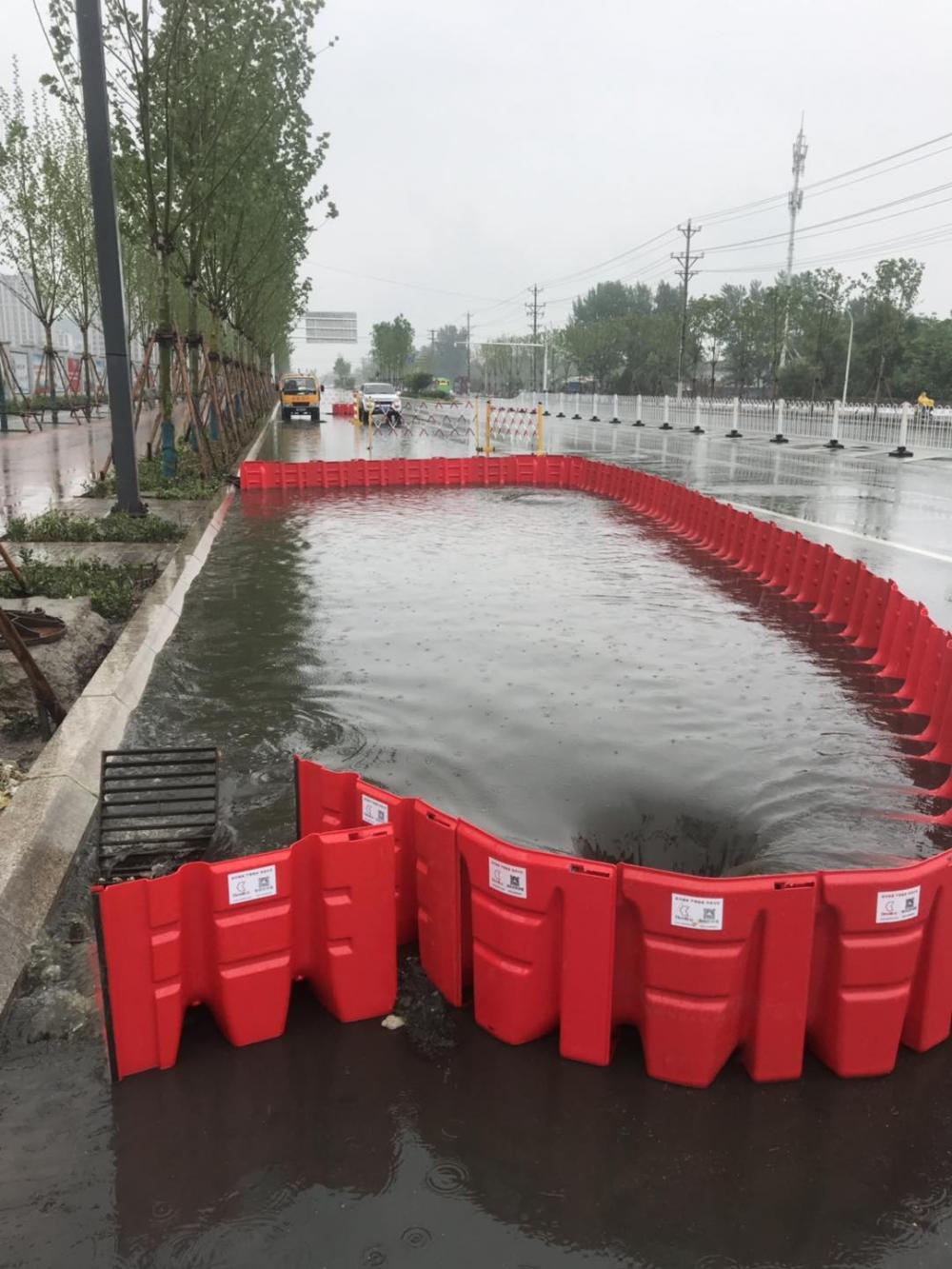 Quick deploy easy dam flood barrier for home