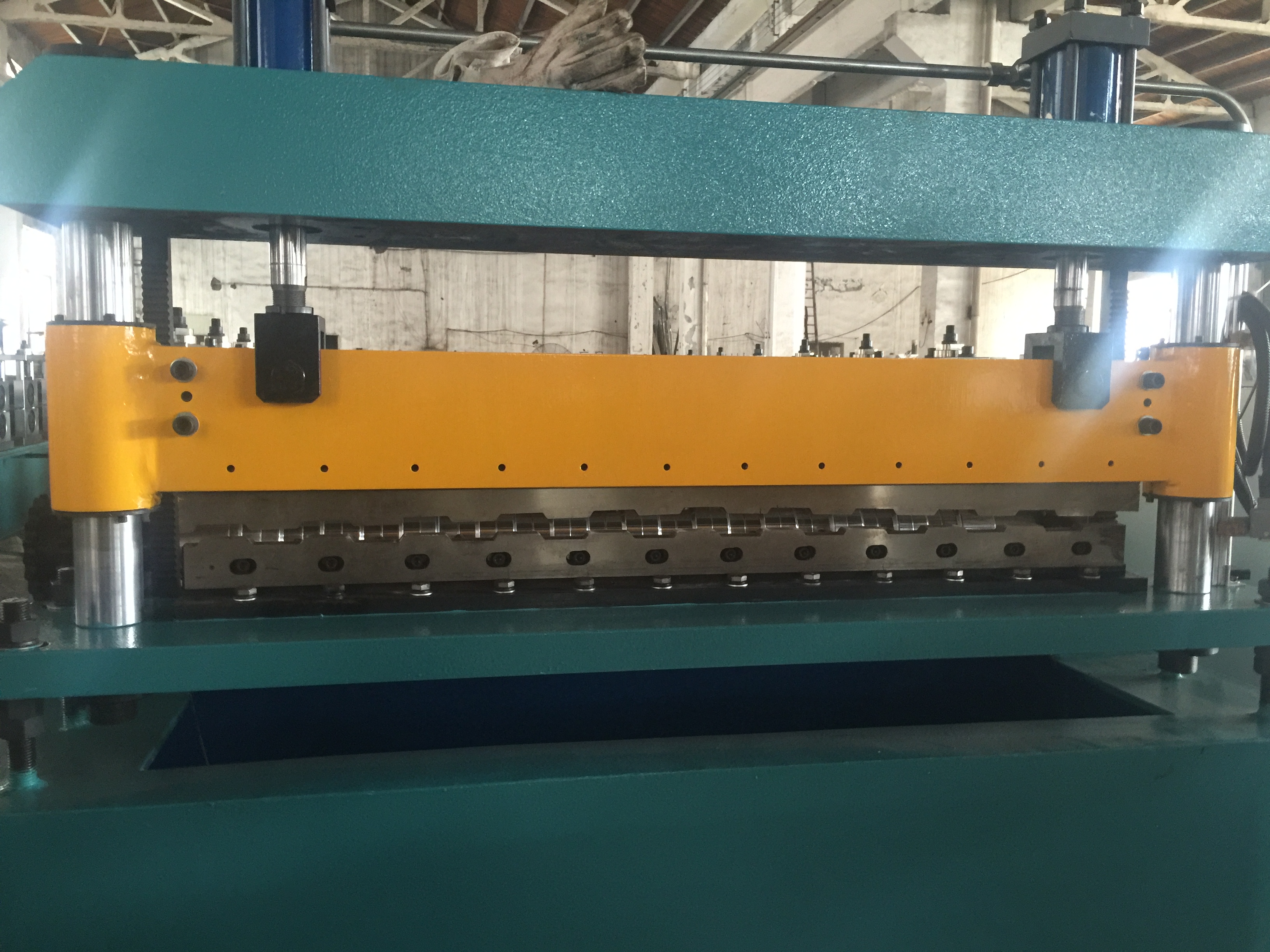 IBR trapezoid roof sheet roll forming machine