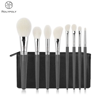 A must-have makeup brush for travel