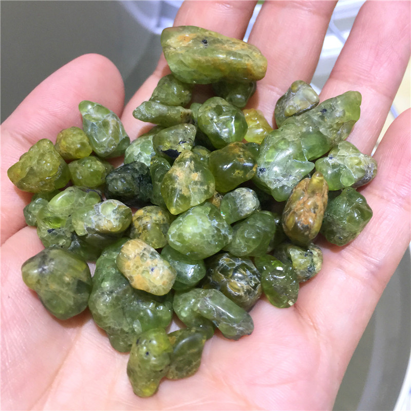 100g Natural Stone Olivine Rock Crystal Tumbled Stone Green Crystal Healing Specimen Minerals Home Desk Aquarium Decoration