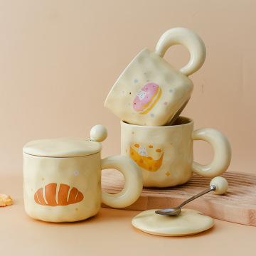 Tasse de pain mignonne en gros avec cuillère de couvercle - tasse en céramique de dessins animés tridimensionnels
