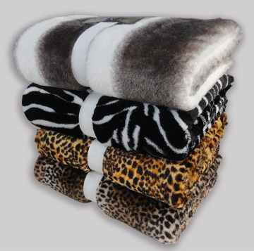 Reversible Printed PV Fleece and Sherpa Throw