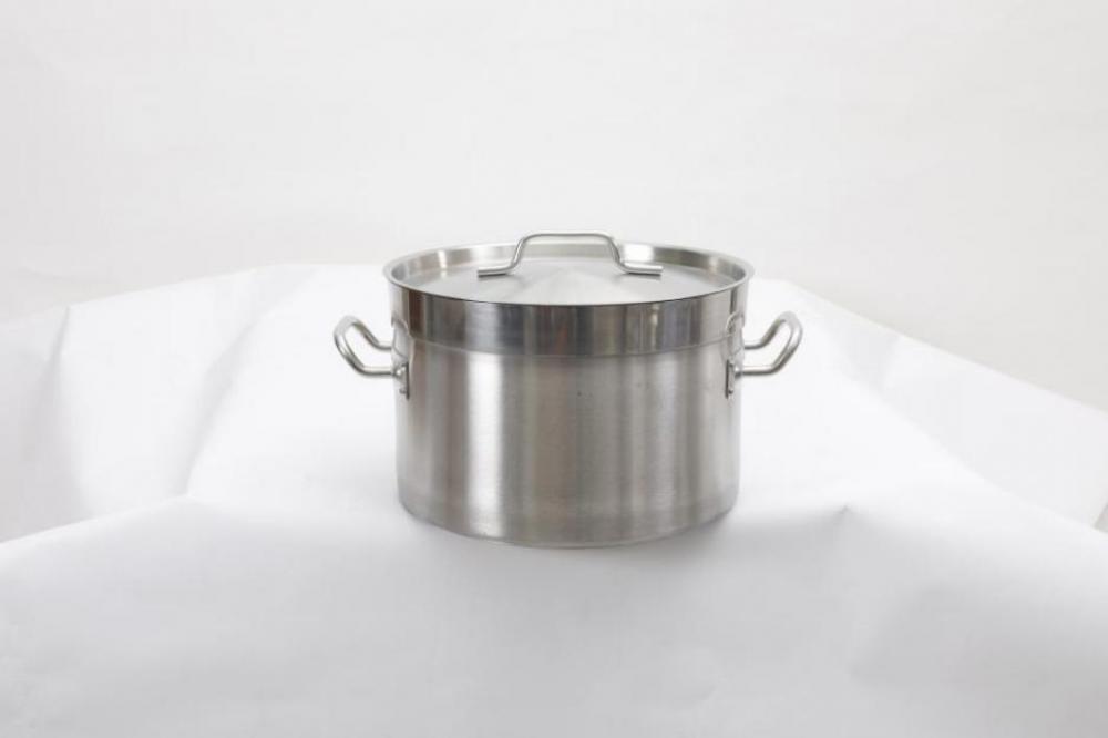 Stainless steel pot with short handles