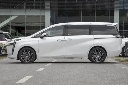 Best Family Electric Car for 2024 Trumpchi E8 Honor Series 2.0ATK Honor Edition MPV