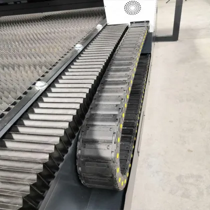 Fiber laser cutting machine