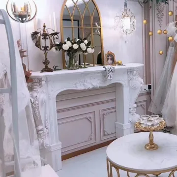 Exquisite PU Fireplace Mantel with Golden Moulding for Wedding Decoration and Hotels