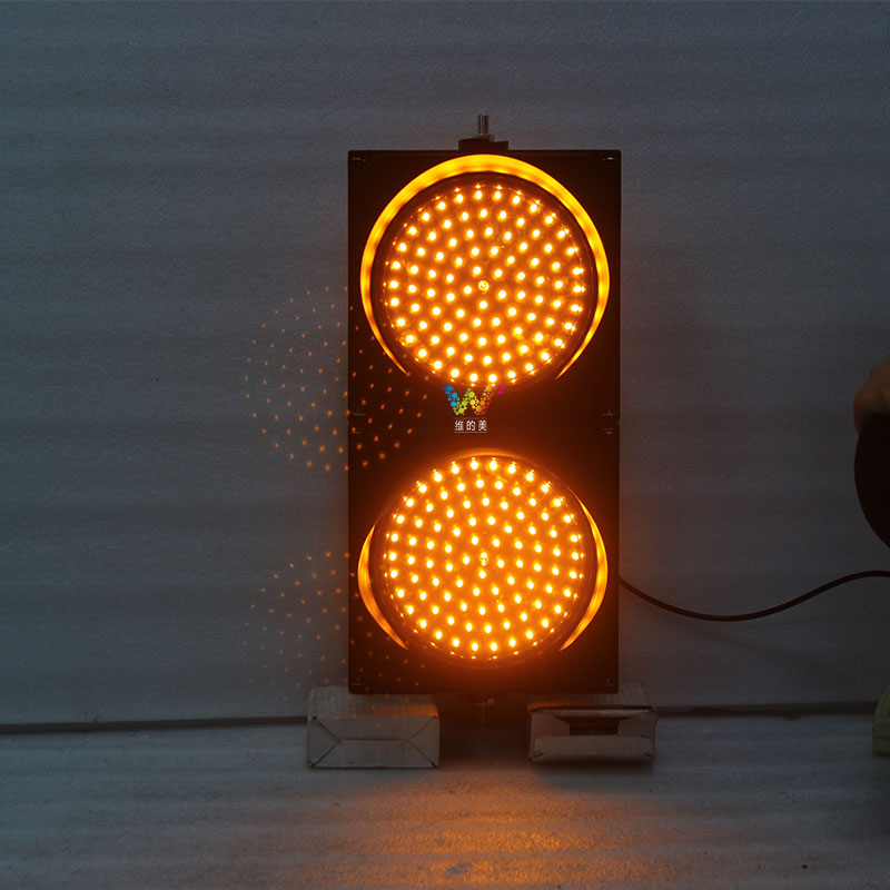 solar-200mm-yellow-flashing-traffic-warning-light-5