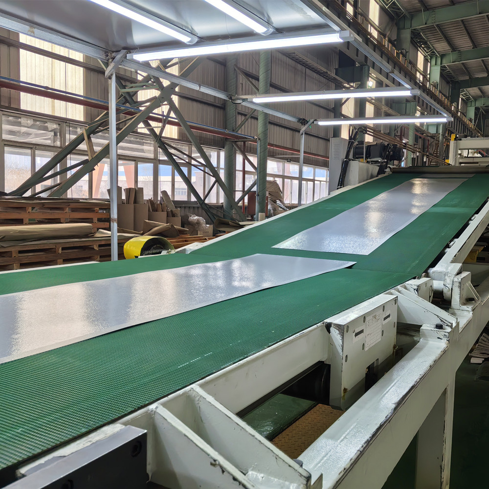 Aluminium facade cladding