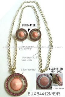 fashion metal crystal and resin rhinestones pendant necklace with earring and ring jewelry set