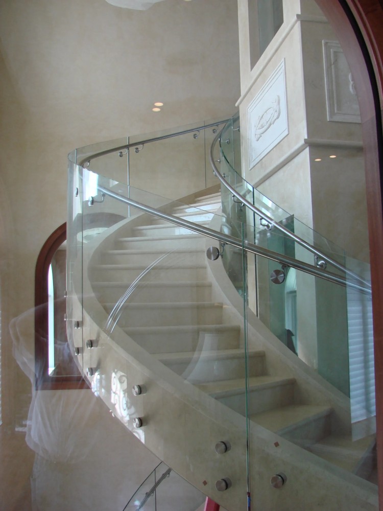 Curved balustrade bent tempered glass