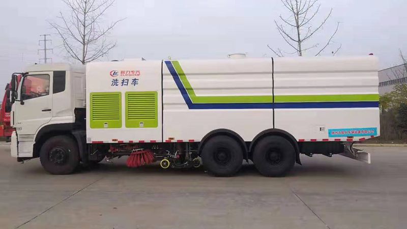 Street sweeping truck 4