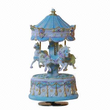 Three-pearl rotating horses music box for decoration and gifts