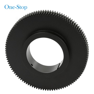 Plastic transmission gear oil containing nylon gear