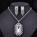 Conjunto de joyas de aretes de diamantes y piedras preciosas