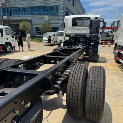 Qingling Isuzu FTR Van