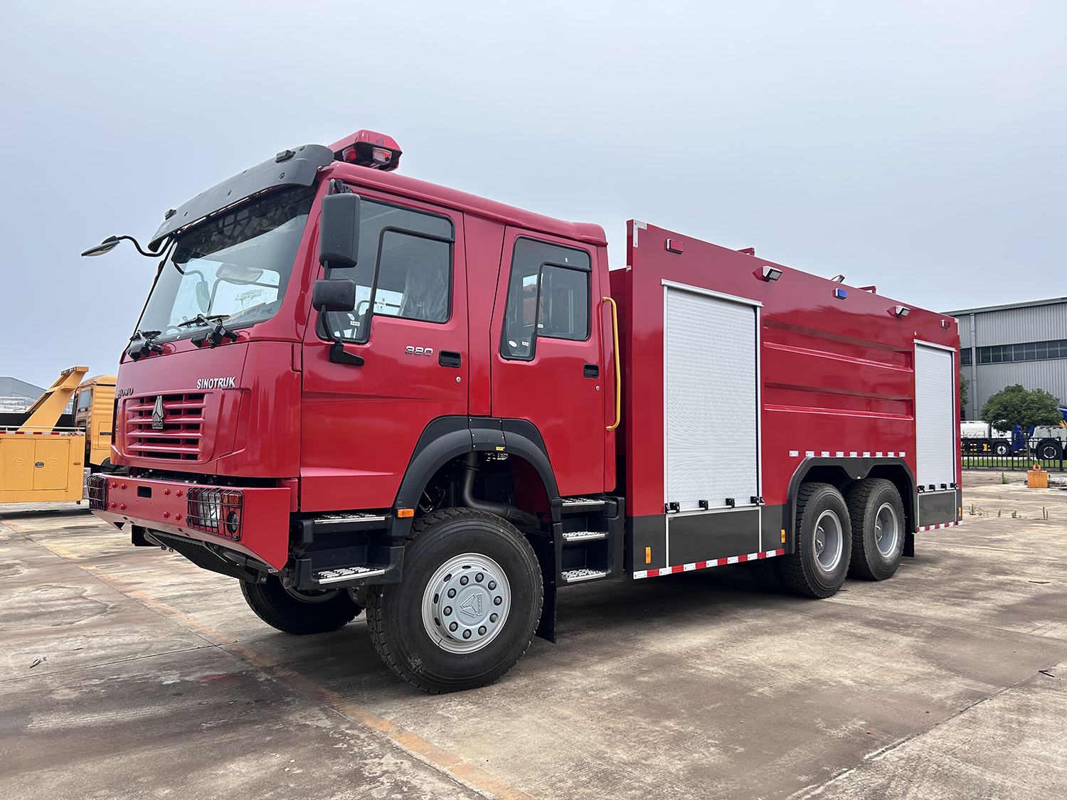 HOWO 6X6 all wheel drive fire fighting truck