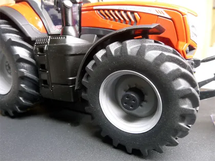 UH 1:32 4982 McCormick x8 680 Red Tractor Alloy Metal Diecast Cars Model Toy Vehicles For Children Boy Toys