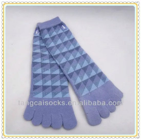 fashionable colored five toe socks