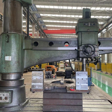 Equipment radial drilling machine