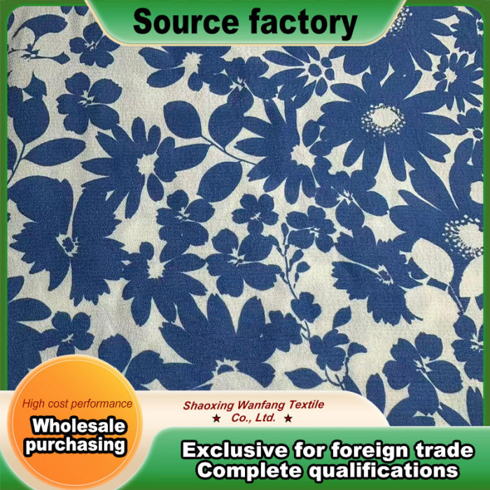 Göl mavisi çiçekli beyaz