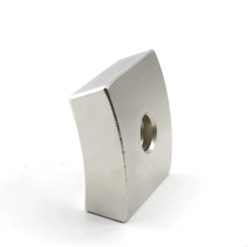 Arc shape countersunk hole neodymium magnet