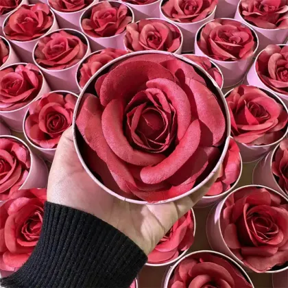 OEM/ODM Trendy Cheek Flower Petal Blush Face Makeup