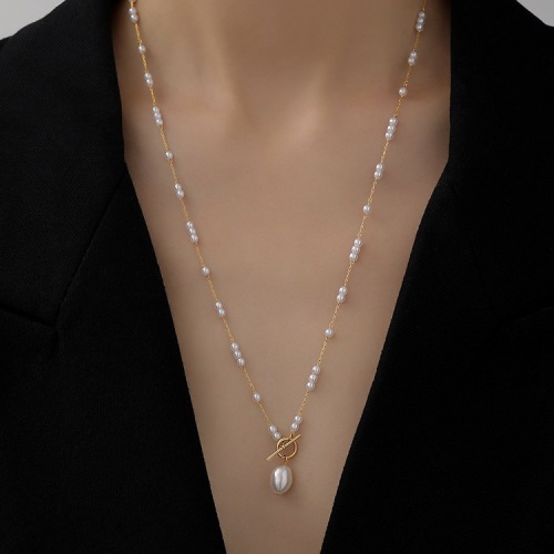 Temperament OT Buckle Long Baroque Pearl Necklace