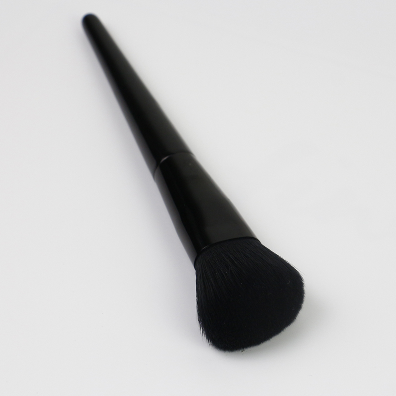 contour makeup brush