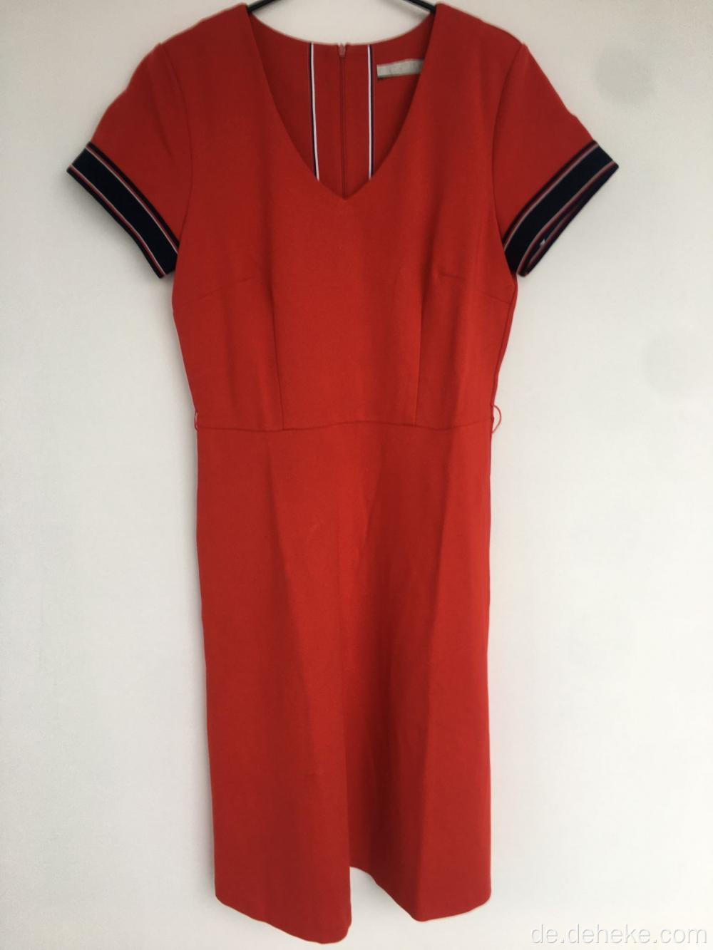 Runde Nackenponte -Ärmel Elastisches rotes Kleid