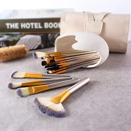 Professional Fan Makeup Brush