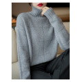 Damenkarmen mit dem Damen Pullover Pullover mit dem karierten Rollkragenpullover